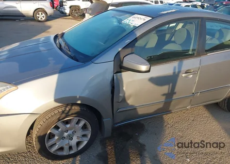 2011 Nissan Sentra 2.0S z USA, uszkodzony, nr VIN 3N1AB6AP5BL640971